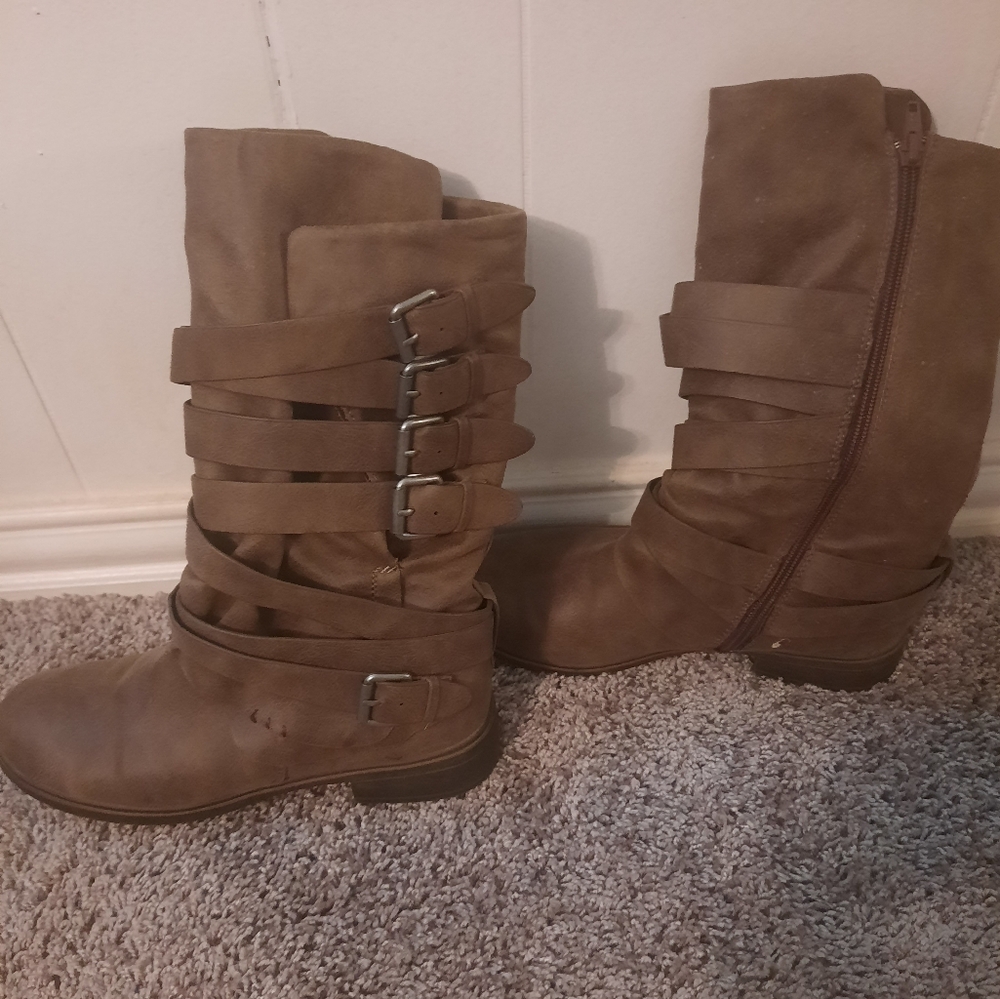 Brown Combat Boots with Rugged Sole and Lace-Up Design